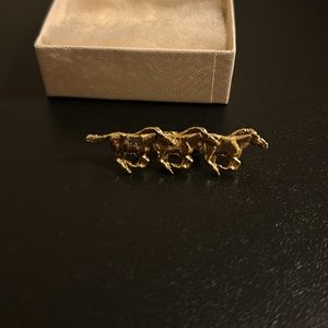 Running horses pin